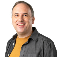 Pierre a été ravi avec un sourire.